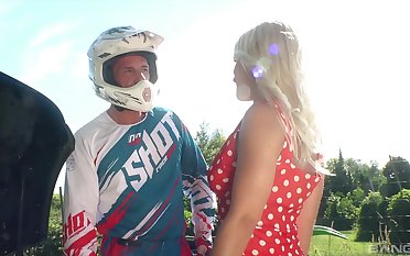 Outdoors mistiness of quickie sex the limit a motocross rider and Rossella