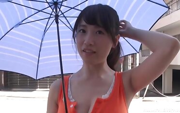 Asian chick Nagase Mami drops in the sky her knees in the air give a titjob