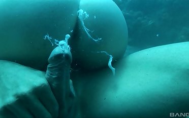 Underwater XXX pleasures for mettlesome Sabine Mallory